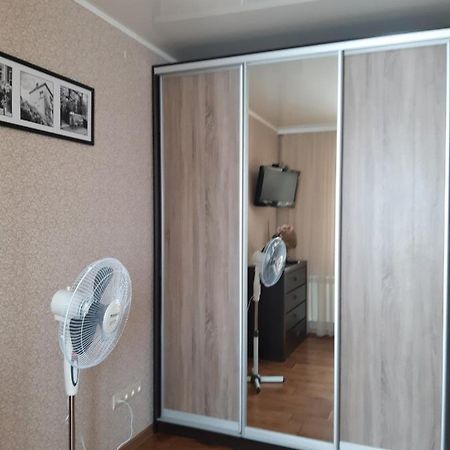 Ferienwohnung Однокімнатна Schepetiwka Exterior foto